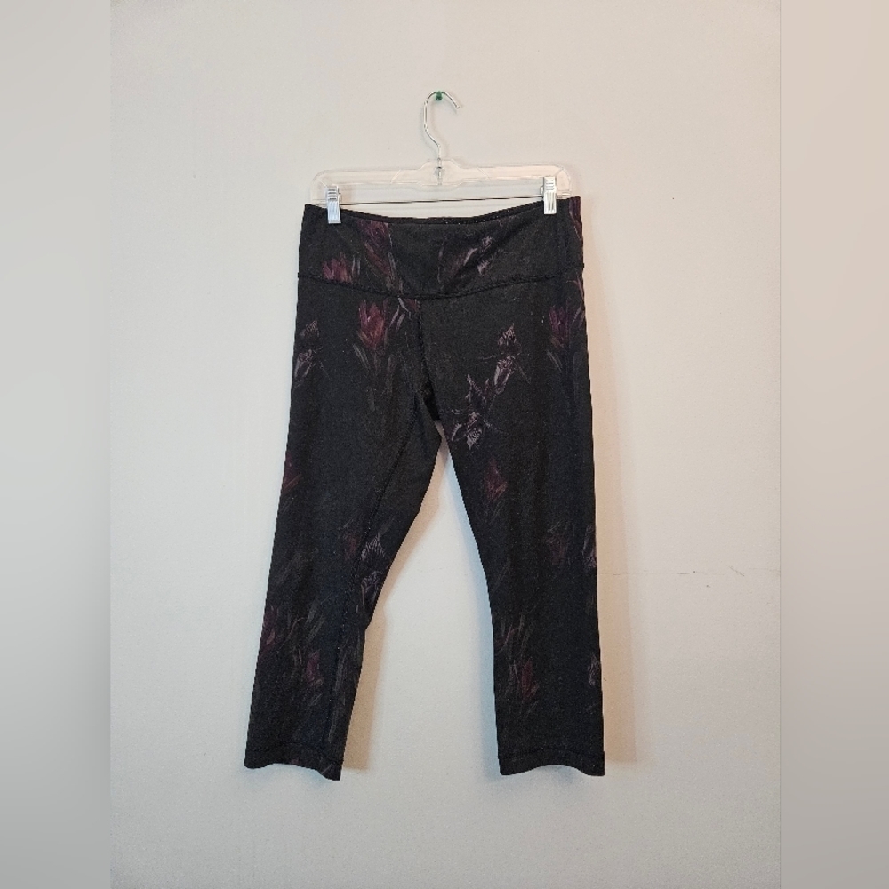 Lululemon Women Wunder Under Crop Midnight Iris. Multi/Black.